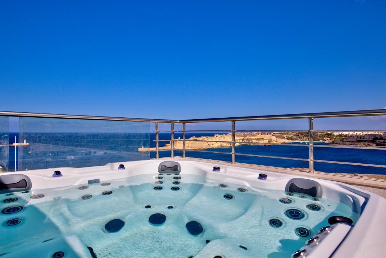 Valletta Luxury 4-Bedroom Duplex With Stunning Sea Views Private Terrace And Jacuzzi Exterior photo