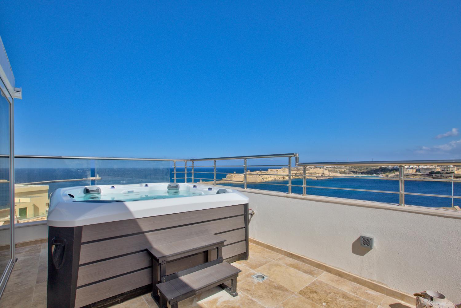 Valletta Luxury 4-Bedroom Duplex With Stunning Sea Views Private Terrace And Jacuzzi Exterior photo