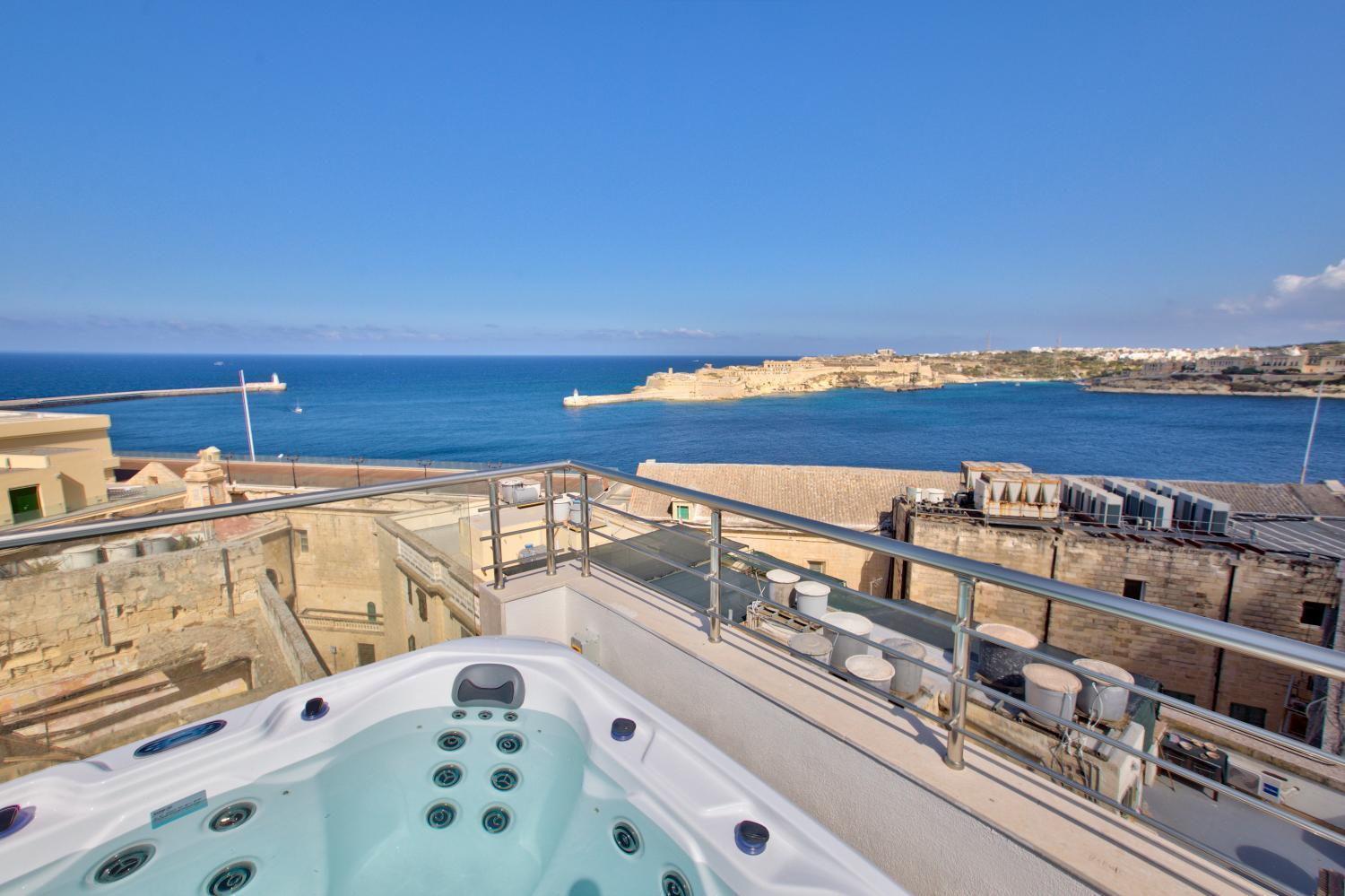 Valletta Luxury 4-Bedroom Duplex With Stunning Sea Views Private Terrace And Jacuzzi Exterior photo